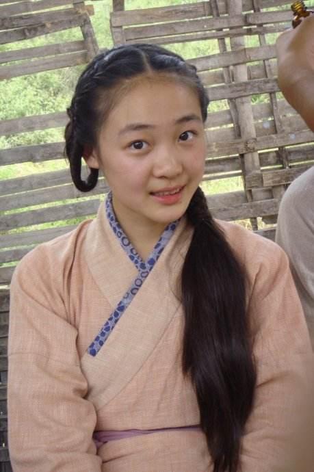 她幼年拍戏与杨紫琼任贤齐齐名，现演技颜值不输关晓彤