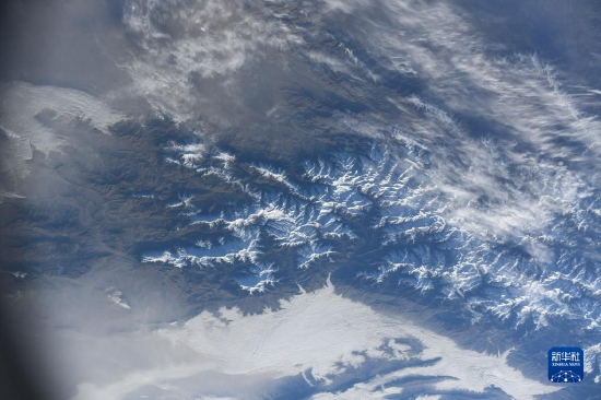 这是航天员王亚平在中国空间站组合体内拍摄的地球的画面。新华社发（航天员王亚平摄）
