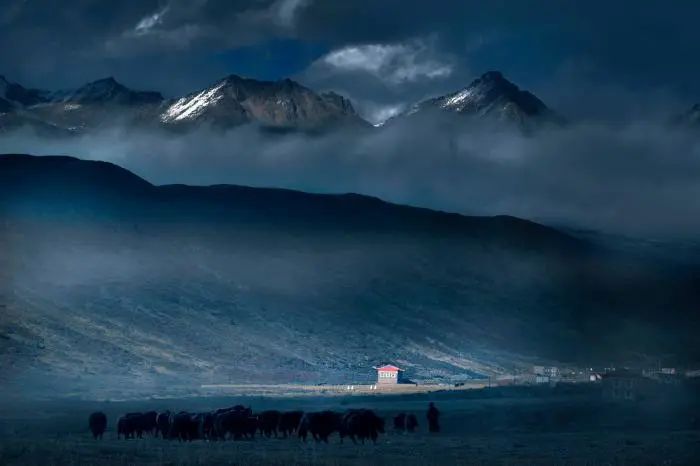 高原人家，陈大康 摄。图片提供：甘孜州文化广电旅游局