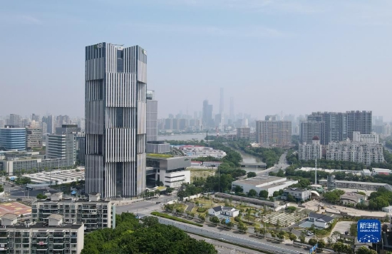 位于上海浦东新区世博园区的金砖国家新开发银行总部大楼（2022年6月17日摄，无人机照片）。新华社记者 方喆 摄