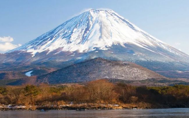 冰岛 火山 爆发_日本富士山火山爆发能有啥后果_美国黄石火山何时爆发