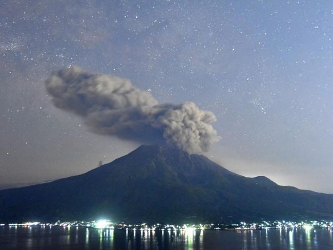 日本富士山火山爆发能有啥后果_美国黄石火山何时爆发_冰岛 火山 爆发