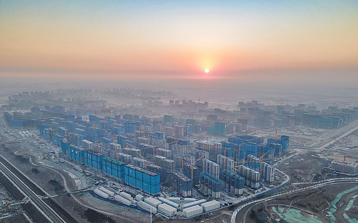 ▲2021年2月，从空中俯瞰建设中的雄安容东片区。新京报记者 赵亢 摄